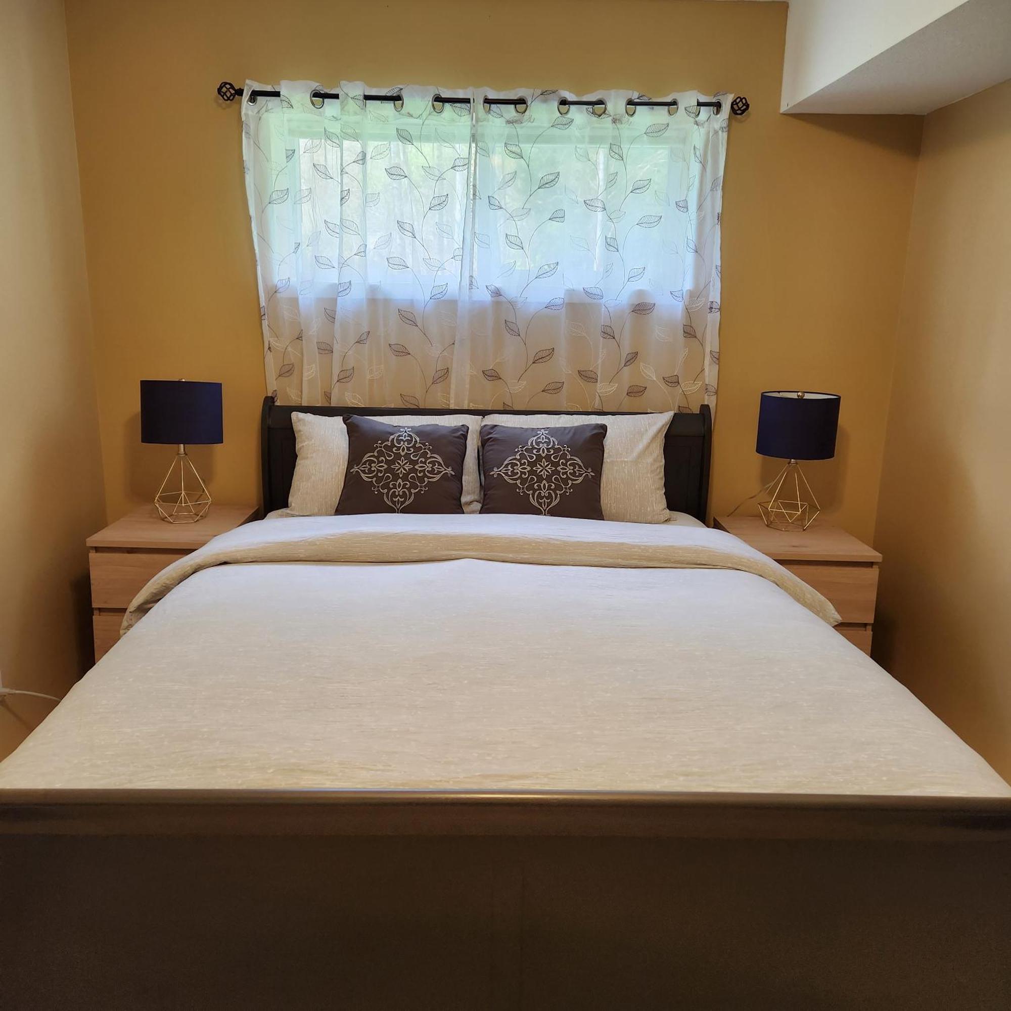 Beautiful 3-Bedroom Suite On 1 Acre Maple Ridge Exterior photo